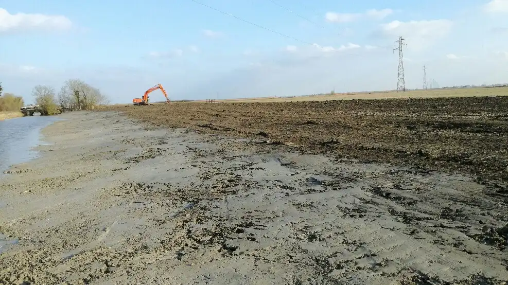 Adoucissement de berges à Champagné les Marais par CEPM, travaux publics