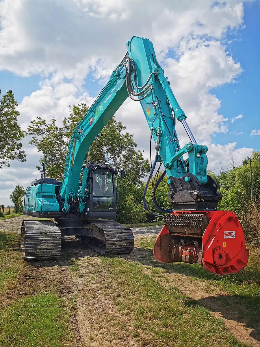 Travaux de broyage de végétaux à Champagné les Marais par CEPM Travaux publics