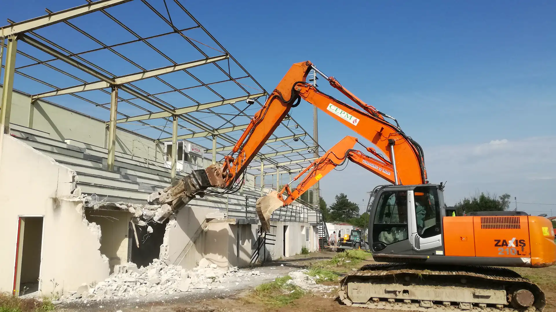 Démolition de bâtiments à Champagné les Marais par CEPM, travaux publics