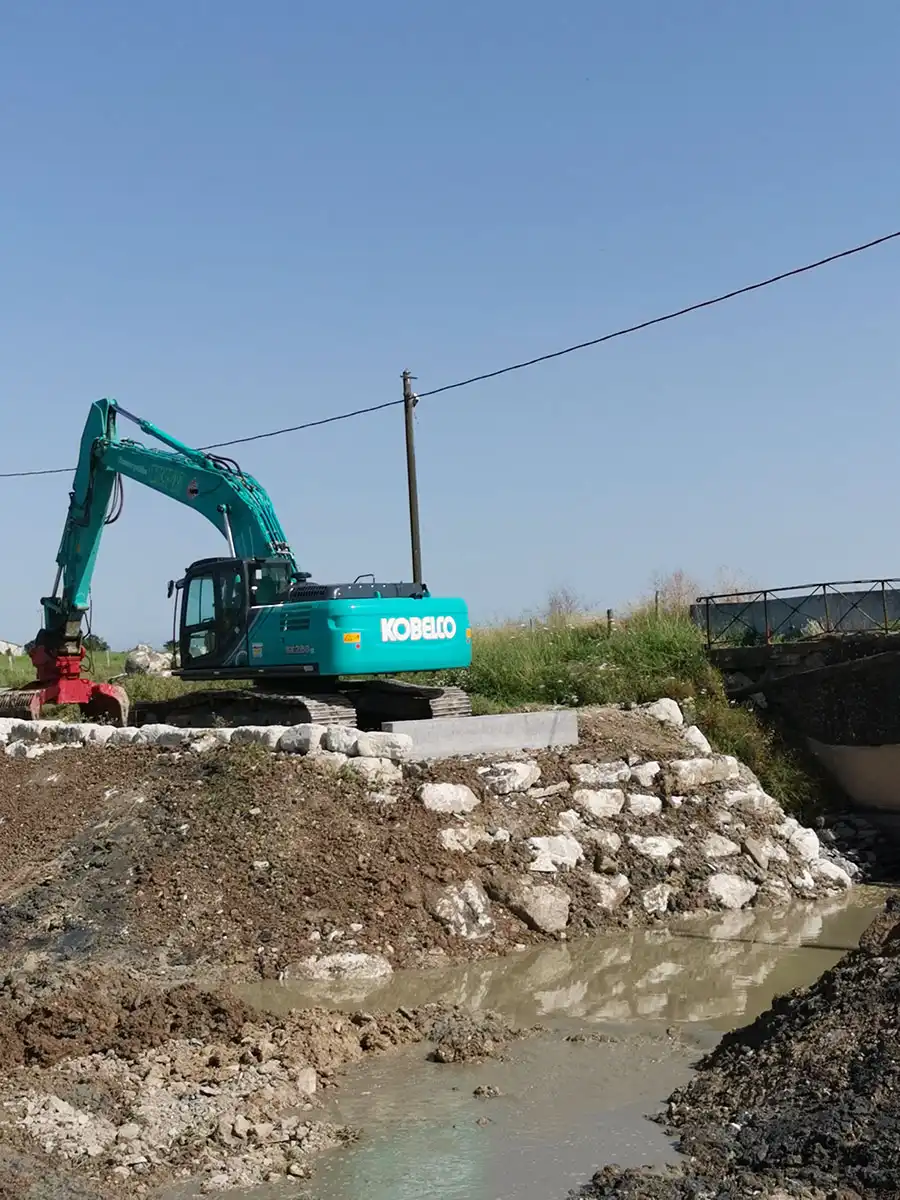 Renforcement de berges à Champagné les Marais par CEPM, travaux publics