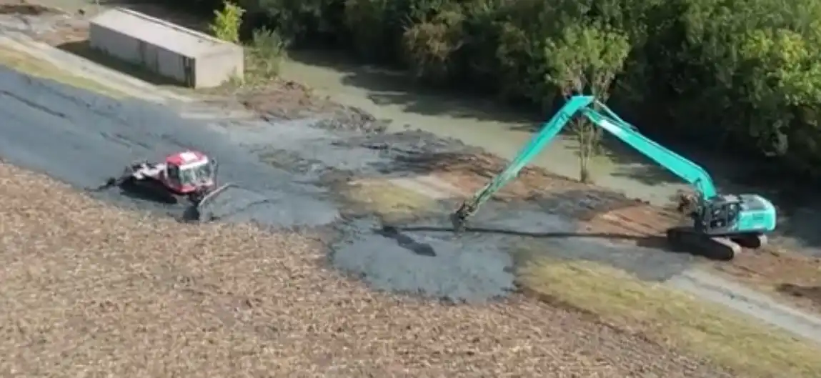 Curage de fossés à Champagné les Marais par CEPM, travaux publics