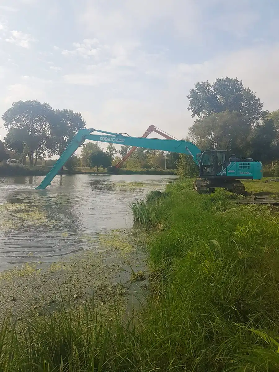 Curage de fossés à Champagné les Marais par CEPM, travaux publics