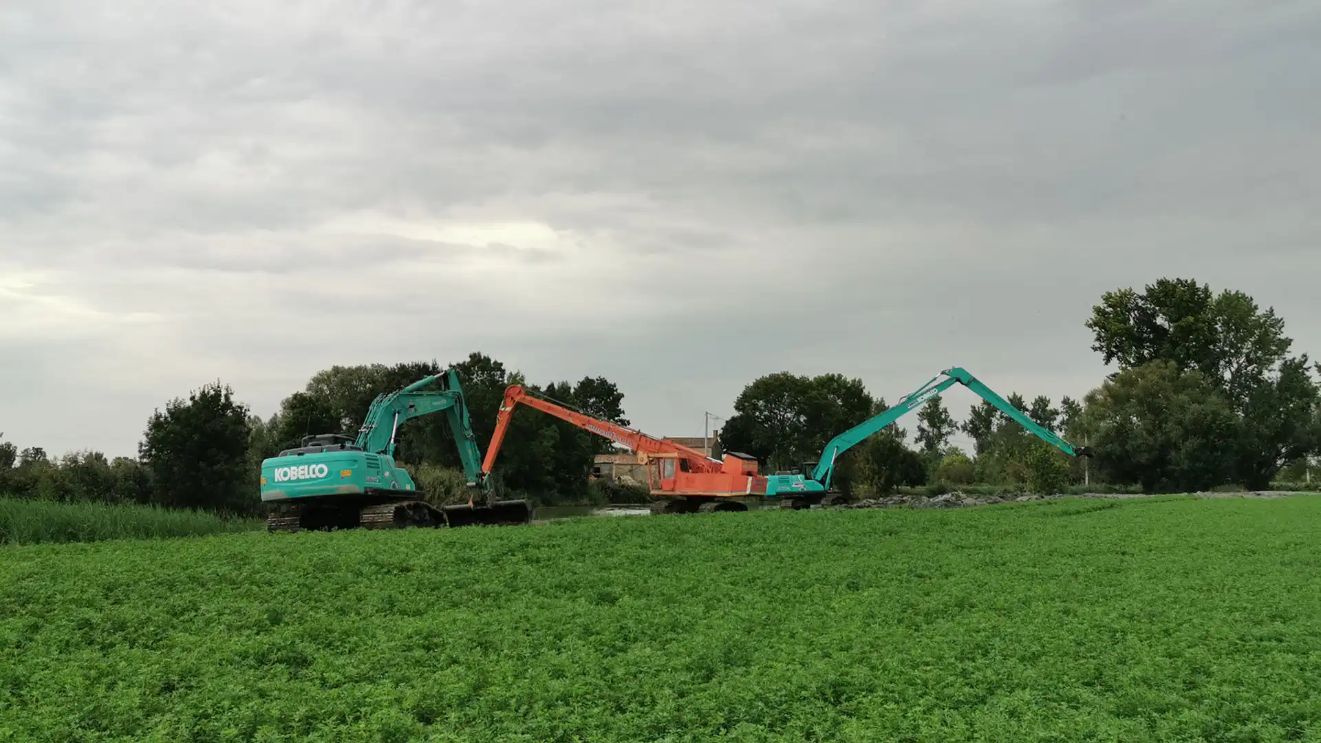 Curage de fossés à Champagné les Marais par CEPM, travaux publics