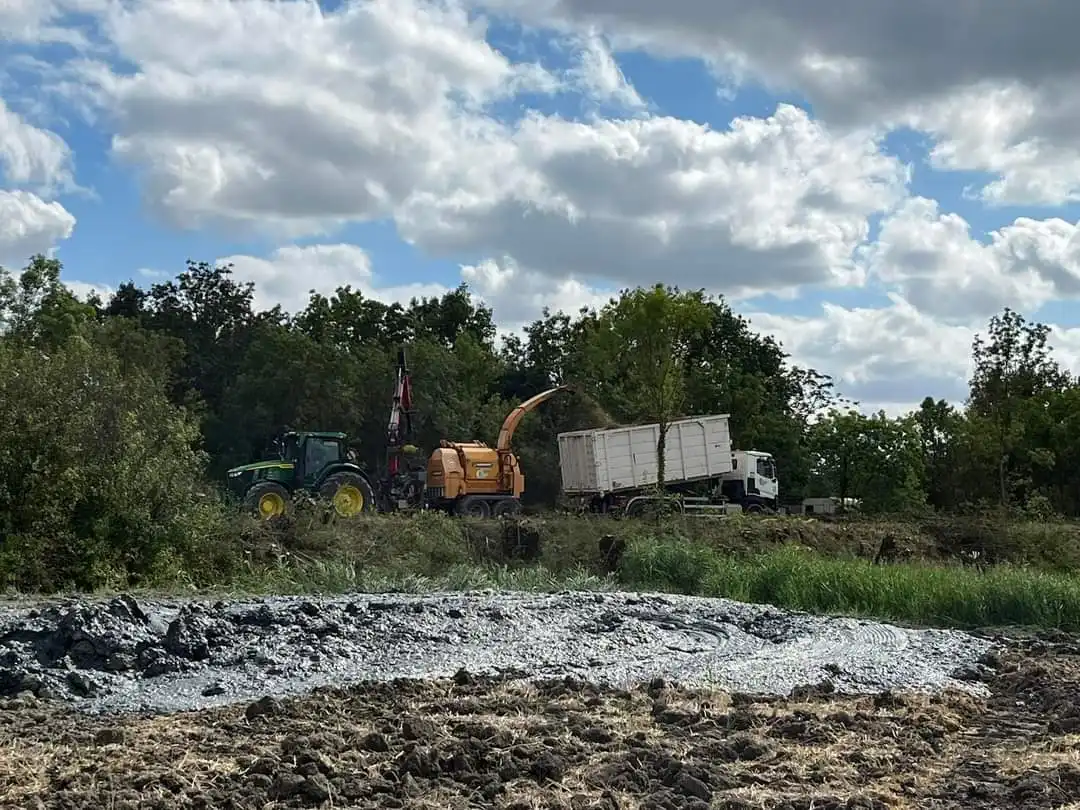 Travaux de plaquettes forestière à Champagné les Marais par CEPM, travaux publics